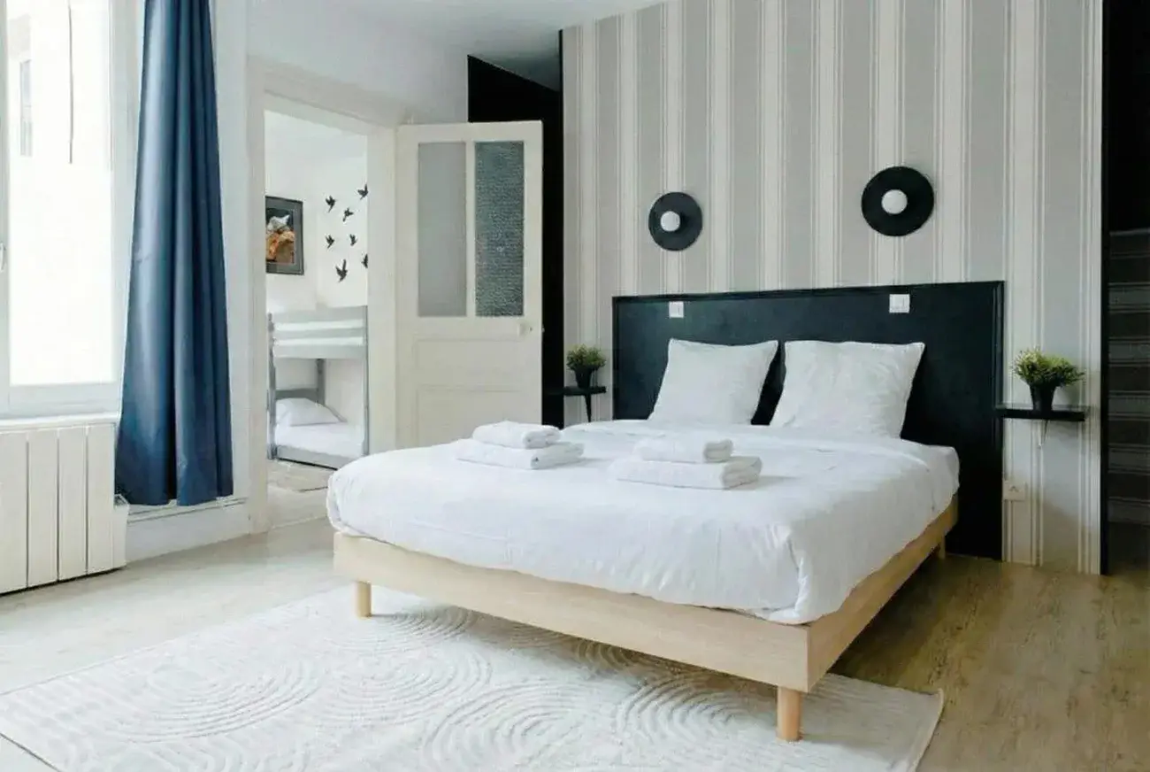 Master bedroom Queen size